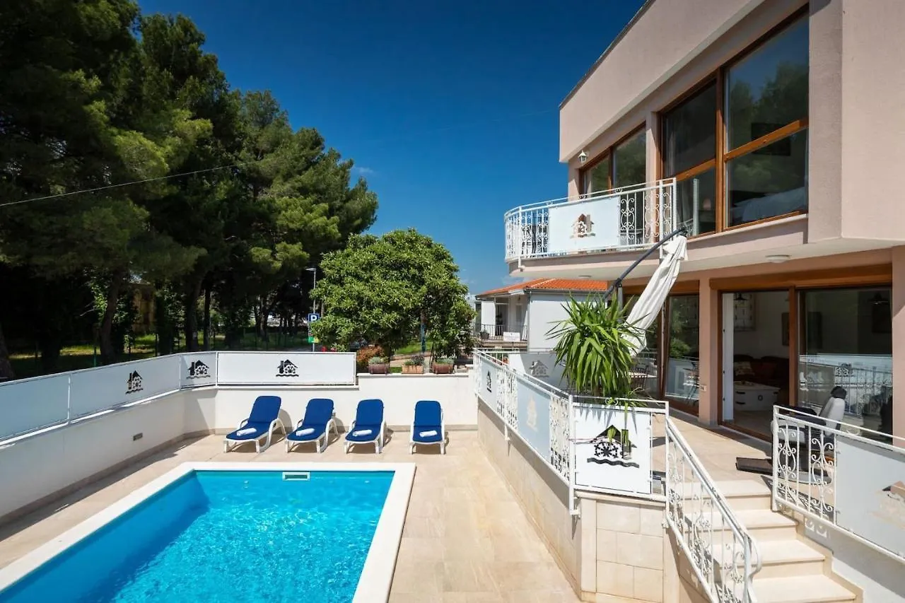 Villa Alte Muhle With Pool And Jacuzzi In Novigrad Novigrad Istria